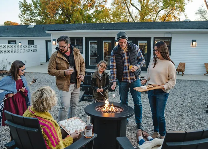 Luxury hotel only: Bardstown Motor Lodge