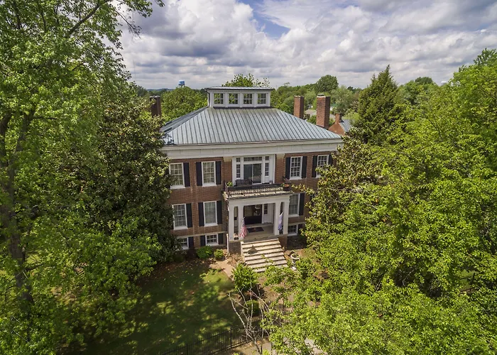 Luxury hotel only: Bourbon Manor Bed & Breakfast Inn