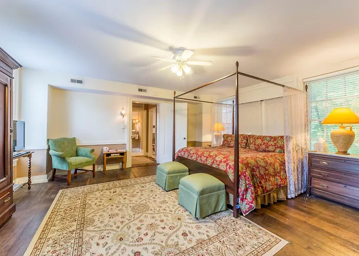 Luxury hotel only: Bourbon Manor Bed & Breakfast Inn